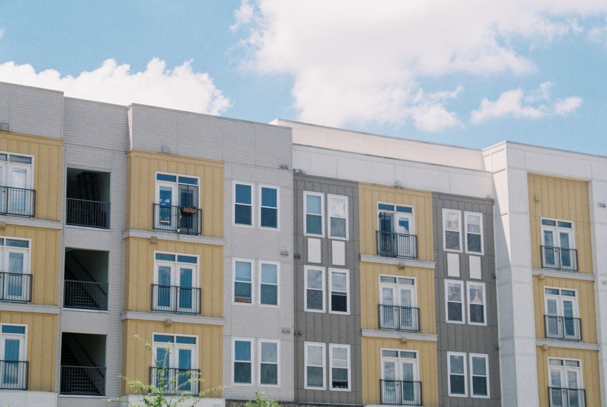 Beyşehir'de önü açık 130 m² 3+1 dairenin bulunduğu bina