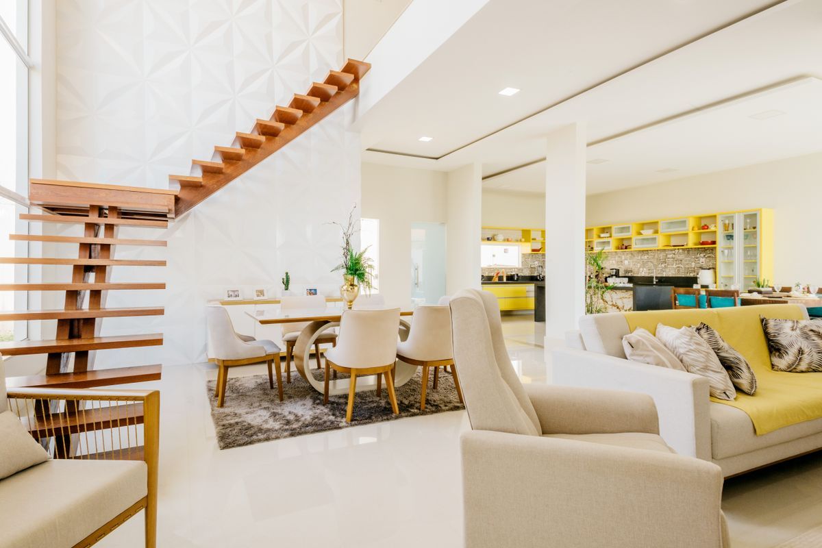 Beyşehir şehir merkezinde 175 m² 3+1 dairenin aydınlık salonu